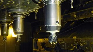 Mit dem vierschneidigen Plansenker konnte die Standzeit im Vergleich zu den vorher eingesetzten Werkzeugen um 62 % gesteigert werden. (Bild: Müller)