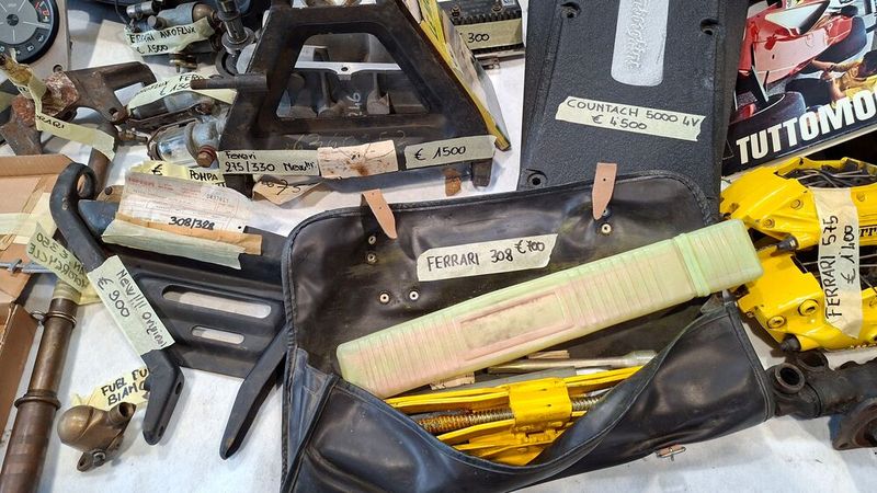 Diese eher seltenen Ersatzteile hatte ein italienischer Aussteller im Angebot. (Bild: Dominsky – VCG)