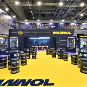 Der Produktportfolio umfasst Neuheiten in den Bereichen Schmierstoffe, Additive und weitere Produktgruppen. (Bild:  Mannol)