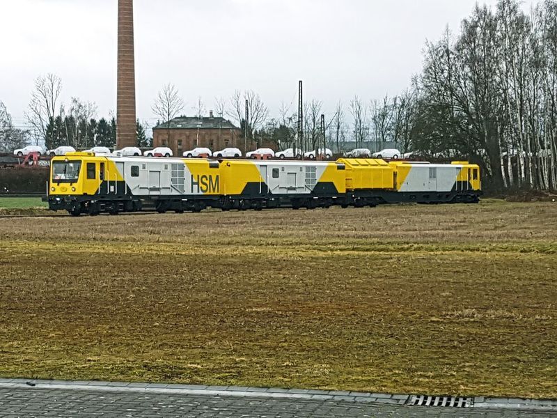 Die mobile Schienenfräsmaschine HSM (High Speed Milling) von Schweerbau verfügt jetzt über eine neue technische Unterstützung, die den Einsatz des Schienenfräsers deutlich verbessert.  (NSI)