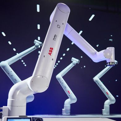 Sechs Traglastklassen von 7 bis 30 Kilogramm, die größte Reichweite und höchste zusätzliche Armlast sowie eine führende Spitzengeschwindigkeit von bis zu 5,8 m/s zeichnen die neue Cobot-Familie PoWa von ABB Robotics aus. (Bild: ABB Robotics)