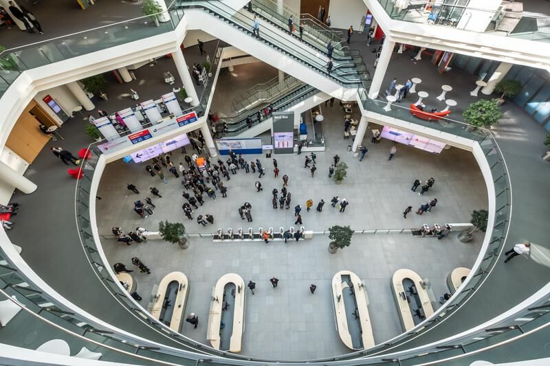 You will find Qualcomm in Hall 5, stand 161, and at the stand, discussions with the experts will primarily revolve around robotics, Industrial Internet of Things (IoT), smart cities, and industrial WiFi for use in production and logistics. (Image:NürnbergMesse / Thomas Geiger)