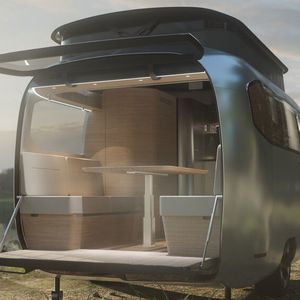 Die Rückseite der Airstream Studie lässt sich vollständig öffnen.(Bild:  Airstream)