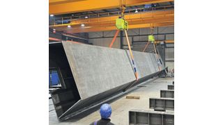 Das Drehen sehr großer Bauteile wie beispielsweise eines Brückenträgers ist bei der Verwendung von ungeeigneten Hilfsmitteln oft mit großem Zeitaufwand verbunden (Dumeta GmbH)