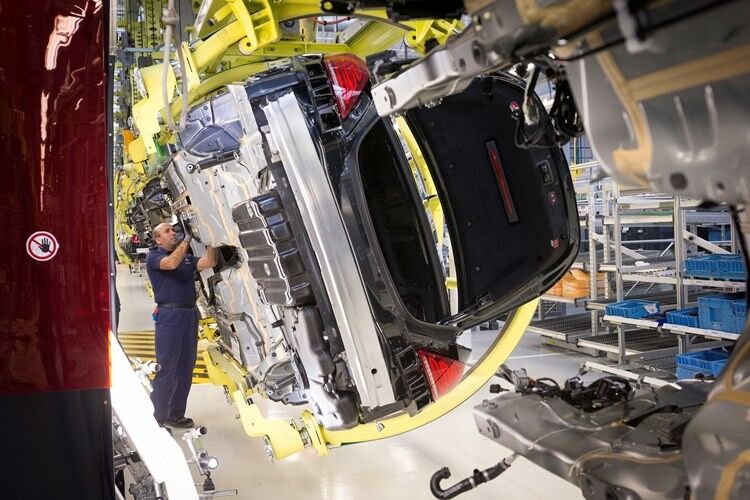 Rund eine Milliarde Euro investiert Daimler allein dieses Jahr in das Mercedes-Benz Werk Sindelfingen. (Foto: Daimler)