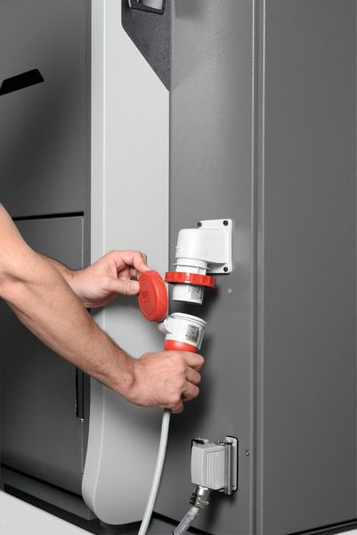 Impressionen von der Abkantmaschine Xpert 40. (Bild: Bystronic)