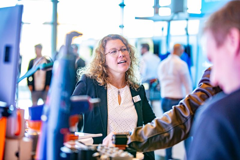 Gerade der fachliche Austausch unter den Schraubexperten untereinander ist das, was die Regionalmesse Schraubtec ausmacht. (Bild: Amelie Jehmlich/ART n Photo)