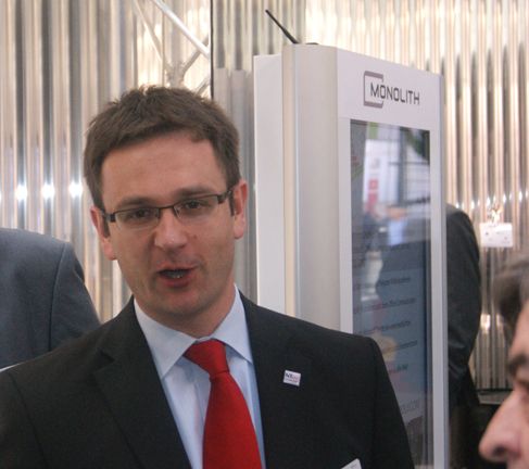 Alexander Schaper, Leiter der Team50-Abteilung bei Teleprofi, erläutert das Smart@Home und Smart@Work-Konzept (Archiv: Vogel Business Media)