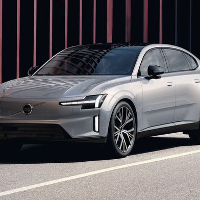 Die elektrische Fließheck-Limousine ES90 flankiert den EX90.  (Bild: Volvo)