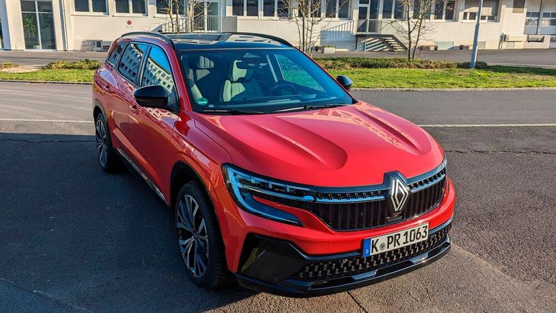 Espace-Fans müssen jetzt ganz stark sein. Das One-Box-Design des Van-Klassikers ist Geschichte – Generation 6 ist ein SUV.(Bild:  Rosenow – VCG)