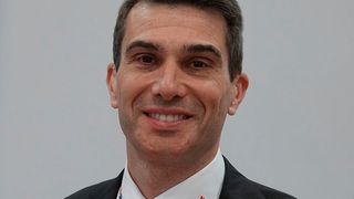 Stefano Todisco ist seit 1. Mai 2023 der neue Lee-Vertriebsleiter für Europa. Er übernahm den Staffelstab von Peter Roberts, der nach 29 Jahren in den Ruhestand ging.  (Bild: The Lee Company)