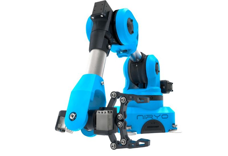 10. Platz: Niryo One - Industrieroboter im Miniaturformat. Der Roboterarm wurde vor allem für Bastler, Schulen, Ausbildungsstätten und Kleinunternehmen konzipiert. Im Haushalt kann er große Hilfe leisten, indem er solche unbeliebten Arbeiten wie z.B. Aufräumen übernimmt. Niryo One hilft auch beim Schrauben-Festziehen und Kochen: Ruck, zuck und da hat er die Suppe im Kochtopf umgerührt. (Bild: TradeMachines)