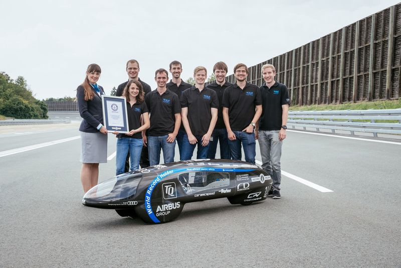 Am Ende standen 81,16 Wh/100 km auf der Energie-Uhr. Dies entspricht 1232 km/kWh oder 10956 km pro Liter Superbenzin (ermittelt per Brennwertumrechnung). In der jedem Autofahrer bekannten Einheit sind dies ca. 0,009 l Super pro 100 km. (© Graeme Fordham/Audi AG)
