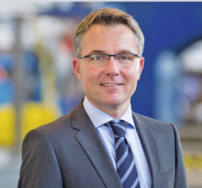 „Die Servoantriebstechnik ist aus meiner Sicht vor allem für die Produktion von Bauteilen mit hohen Umformgraden interessant“, sagt Alexander Dörmann, Geschäftsführer der Raster-Zeulenroda Werkzeugmaschinen GmbH. (Bild: EFB)