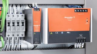 Das Kapazitätsmodul gibt im Fehlerfall einen Stromimpuls ab, wodurch LS-Sicherungsautomaten gezielt auslösen und damit den fehlerhaften 24V-DC Stromkreis freischalten. (Bilder: Weidmüller) (Archiv: Vogel Business Media)