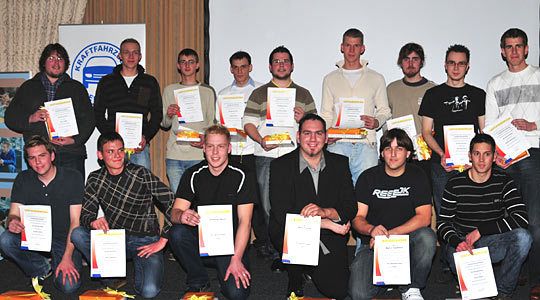 Entspannte Gesichter nach einem Tag harter Arbeit. Alle Landessieger waren aber letztlich froh, dass sie sich der Herausforderung des Wettbewerbs gestellt hatten.  (Archiv: Vogel Business Media)