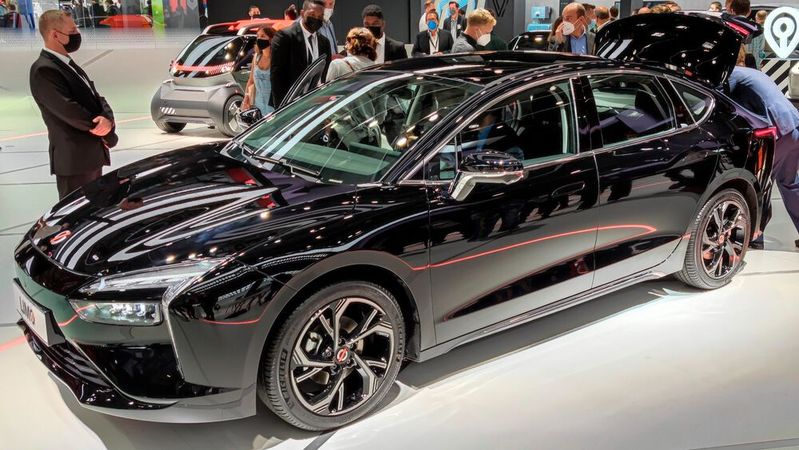 2021 stellte Renault das Abo-Taxi vor. Die Nachfrage nach der von Jiangling Motors Group produzierten Elektro-Limousine war allerdings zu gering.(Bild:  SP-X/Mario Hommen)