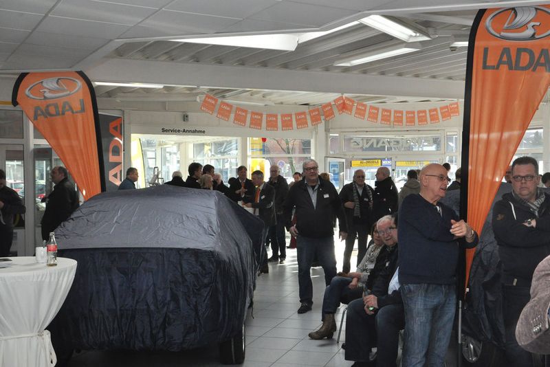 Zahlreiche Händler waren gekommen, um gleich ihr Vorführ-Exemplar mitzunehmen. (Grimm/»kfz-betrieb«)