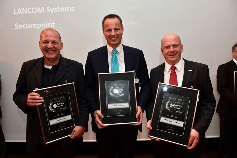 Die Gewinner des Security-Insider Award 2015 in der Kategorie VPN – Virtual Private Network: Gerald Schönwerth von SecurePoint, Andreas Gsänger von Cisco Systems und Eckhart Traber von Lancom Systems. (VIT)