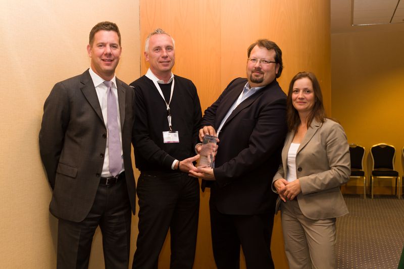Sandra Grözinger und Ralf Haubrich (l.) zeichneten Protea Networks als „Solution Partner of the Year“ aus. Vertriebsleiter Hannes Kuffner (2.v.l) und Geschäftsführer Michael Seele (Archiv: Vogel Business Media)