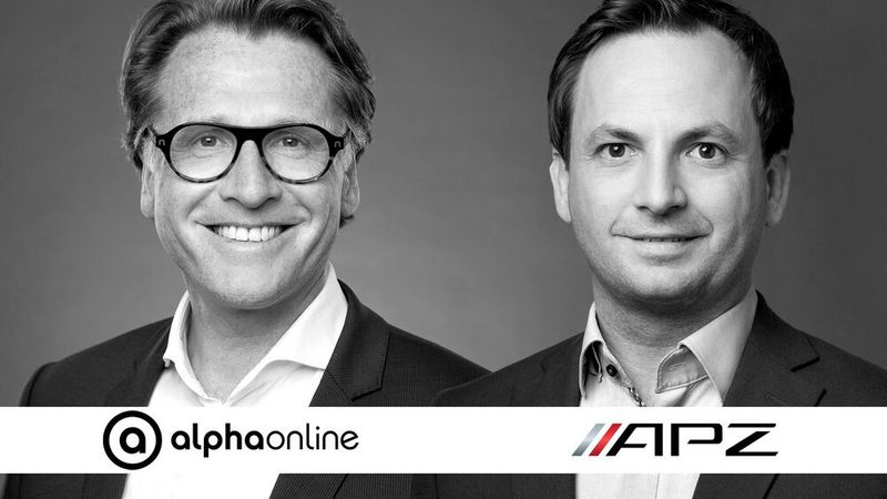 Olaf Bock (l.) und Jens Seeger arbeiten zusammen daran, das Gebrauchtwagenmanagement weiter zu optimieren.(Bild:  Alpha Online)