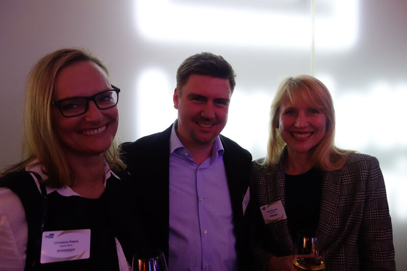 (v. l.) Christine Peters und Heike Rönnicke, Ingram Micro, mit Markus Fritz, Acronis (Bild: IT-BUSINESS)