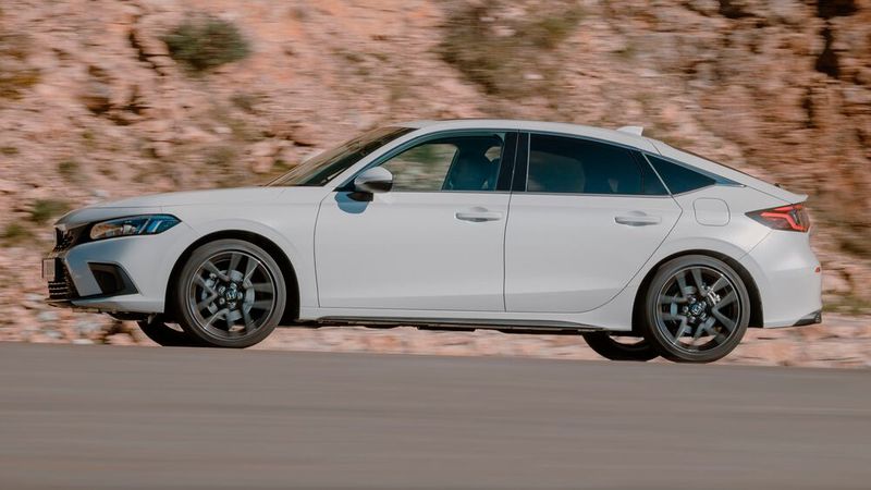 Der Civic ist 4,55 Meter lang. Es gibt das Modell nur als viertüriges Schrägheck. (Bild: Honda)