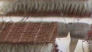 Das smarte Material wandelt mithilfe thermoelektrischer Generatoren die körpereigene Wärme in elektrische Energie um. Laut den Forschenden könnten Wearables zukünftig völlig autark vom Stromnetz über die Kleidung versorgt werden. (Bild: Leibniz-IPHT)