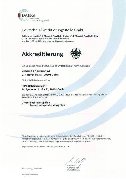 Seit Juni 2013 verfügt Haver & Boecker über das deutschlandweit erste, nach DIN EN ISO / IEC 17025 akkreditierte Kalibrierlabor für Analysensiebe mit Metalldrahtgewebe. (Bild: Haver & Boecker)