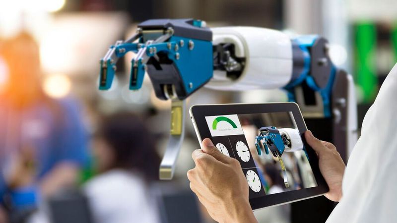 Aktuelle Trends wie Cobots oder Low-Code machen die Anschaffung von Industrierobotern einfacher.(Bild:  EU Automation)