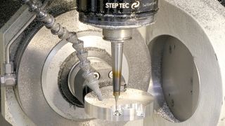 Fräsen von Zahnersatz in Kobalt-Chrom auf einer CNC-Fräsmaschine.  (Bild: Malle)