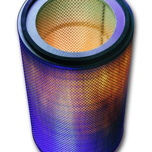 Die Filterpatrone kann man als „echten“ Oberflächenfilter bezeichnen, da das Netz aus Nanofasern ein Eindringen des Staubes in das Filtersubstrat verhindert und die kontraproduktive Tiefenfiltration hemmt. 