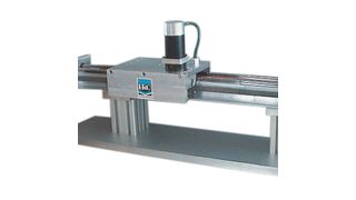 Bei der Umwandlung der Rotationsbewegung mit einem Zahnstangenantrieb wird auf dem Grundkörper (Außenteil) der Führung über den gesamten Hub eine Zahnstange angebracht.  (Ero-Führungen)