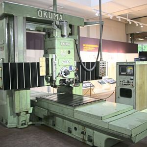 Eines der ersten Portalfräszentren von Okuma, eingeführt im Jahr 1966.