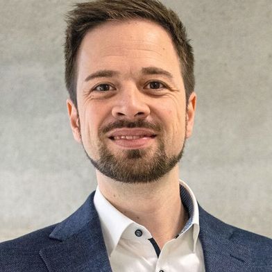 „Mit V.I.S.I.O.N. wollen wir ein Ökosystem schaffen, das so viele Bereiche der
Medizinprodukteindustrie wie möglich verbindet, um nachhaltigen Ideen und Lösungen einen
fruchtbaren Boden zu bieten“, sagt Julian Hoch von der Medical Mountains GmbH über das aus dem europäischen Fonds für regionale Entwicklung (EFRE) geförderte Projekt. (Bild: Medical Mountains GmbH)