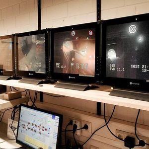 Alles im Blick: Im Leitstand des Tunnels Pellinger Berg in der Überwachungsstelle Rohrbach, von Cegelec mit neuer Leittechnik ausgerüstet, haben die Experten rund um die Uhr alles im Auge und können binnen Sekunden auf einen Notfall reagieren.