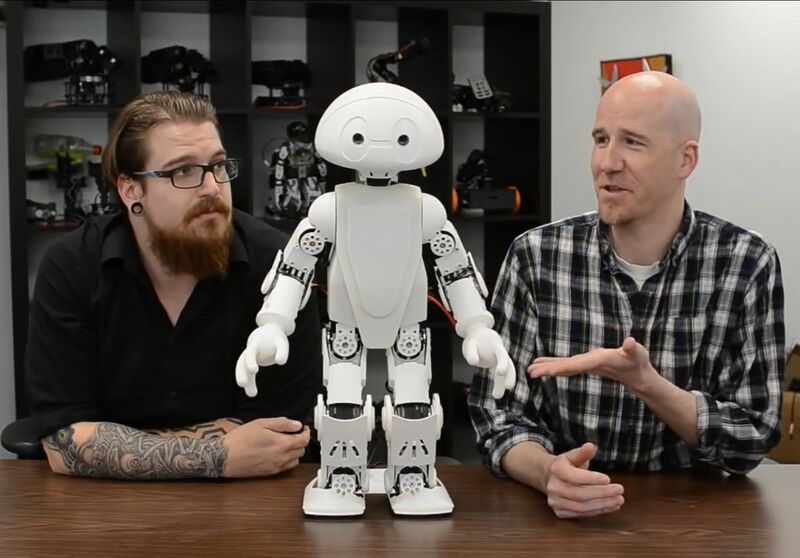 Jimmy, der erste Roboter aus dem Projekt „21st century robot“ kann bereits mit dem Menschen interagieren, wie Tossen Robotics zeigt. (Bild: 21st Century Robot)