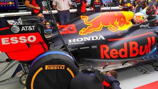 Unter einer ähnlichen Verkleidung wird der für 2026 entwickelte Formel-1-Hybrid-Rennsportmotor von Red Bull Ford Powertrains einst stecken. Das Entwicklungsteam setzt dabei auf die Möglichkeiten von Oracle Cloud Infrastructure ... (Bild: Red Bull)