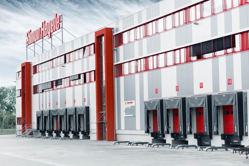 Bis zu 2000 Aufträge täglich bearbeitet der Logistikdienstleister an seinem Standort Raunheim. (Simon Hegele)