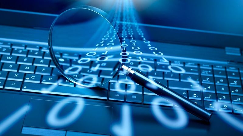 Verwaiste Service‑Accounts und überprivilegierte nicht‑menschliche Identitäten, kompromittierte oder anfällige Drittanbieter‑Pakete, nicht rotierte Secrets sowie ungeschützte Modelle, Daten‑Buckets und Endpunkte sind Tenable zufolge aktuelle Risiken für Cloud und AI.(Bild:  BillionPhotos.com - stock.adobe.com)