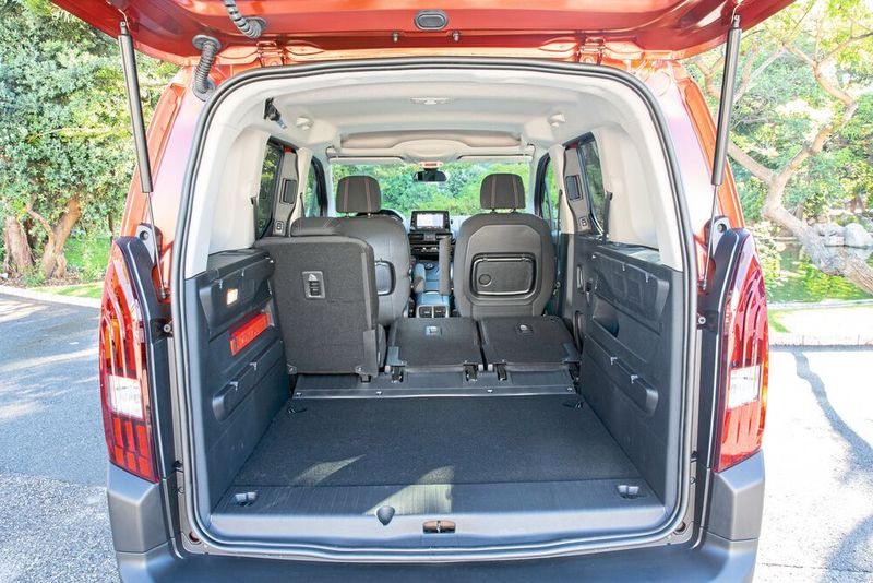 Für den Alltag punktet das Modell nicht zuletzt mit seinem Raumangebot, ... (Peugeot)