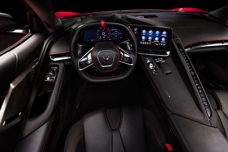 Im Cockpit der Corvette C8 haben analoge Instrumente ausgedient. (Chevrolet)