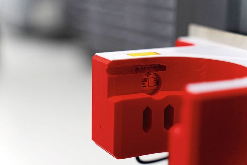 Die spezielle Aufnahmehalterung für die Werkzeugidentifaktion hat Ceratizit im 3D-Druck erstellt. (Bild: Turck)