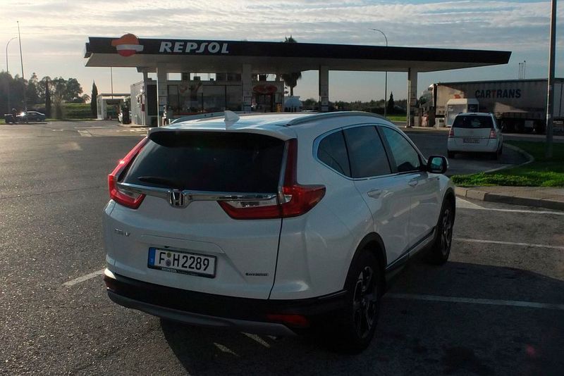 Seltener Gast an Tankstellen: Eine Füllung soll dem CR-V für rund 1.000 Kilometer Fahrstrecke reichen. (»kfz-betrieb«/Jan Rosenow)