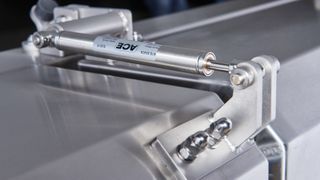Kraft und Reinheit beim Öffnen und Schließen von Klappen an den Anlagen von ENT Bremen: Industrie-Gasdruckfeder von ACE aus Edelstahl. (Bild: ENT Bremen)