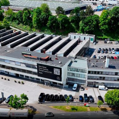 Die Mercedes-Benz-Niederlassung Wuppertal (im Bild der Hauptbetrieb an der Varresbecker Straße) gehört ab Oktober zur Lueg-Gruppe. (Bild: Ernst & Young )