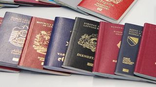 Es gibt auf der Welt rund 200 Staaten – die genaue Zahl schwankt immer ein wenig, je nach der aktuellen vökerechtlichen Situation – und ebenso viele unterschiedliche Pässe. Da fällt es schwer den Überblick zu behalten  (Bundesdruckerei)