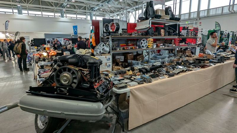 Porsche-Ersatzteile waren auf der Messe spärlich gesät. (Bild: Dominsky )