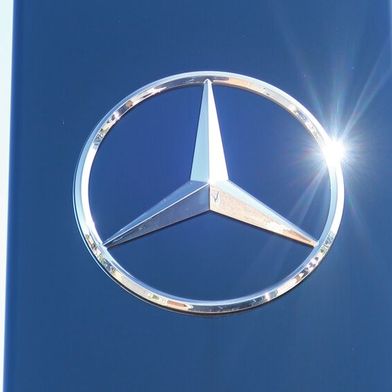 Luxury, exclusivity, or simply desirable? Mercedes is grappling with defining its strategy during challenging sales times. (Image:Grimm – VCG)