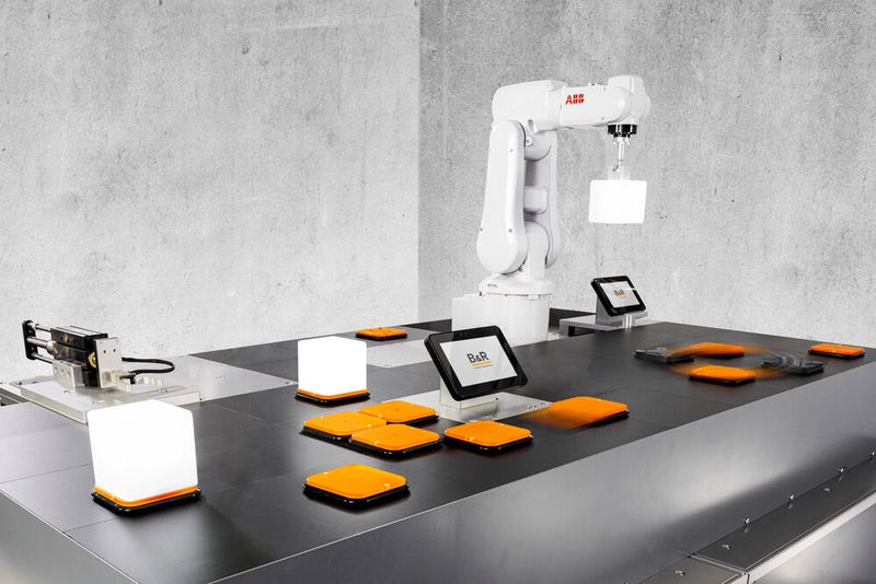 B&R zeigt auf der Interpack in Halle 6 seine Track- und Planar-Systeme für den Produkttransport, einschließlich Acopostrak, Supertrak und Acopos 6D. Letzterer biete optimale Voraussetzungen für die Produktion in kleinen Losgrößen mit ständig wechselnden Produktdesigns.  (Bild: B&R / Lotharprokop)